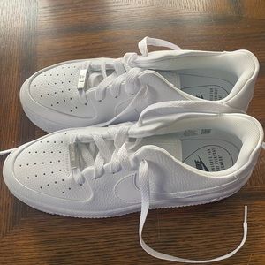 Nike women’s Air Force 1 Sage low sneaker size 8